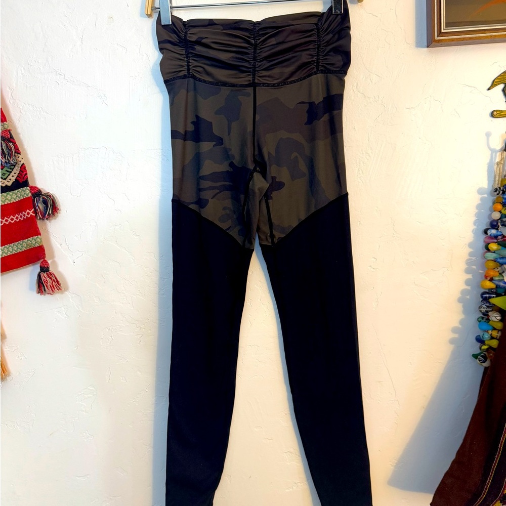 Carbon38 Green Camouflage And Black Leggings Sz M… - image 1